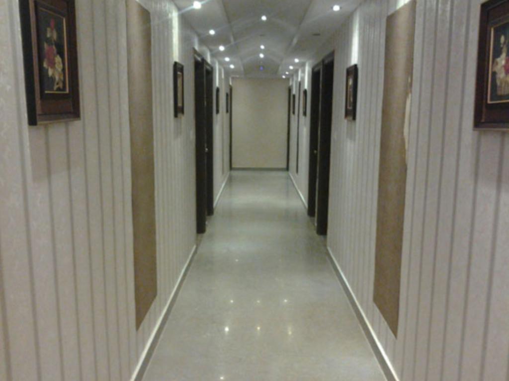Готель Le Grand Regency Велика Нойда Екстер'єр фото