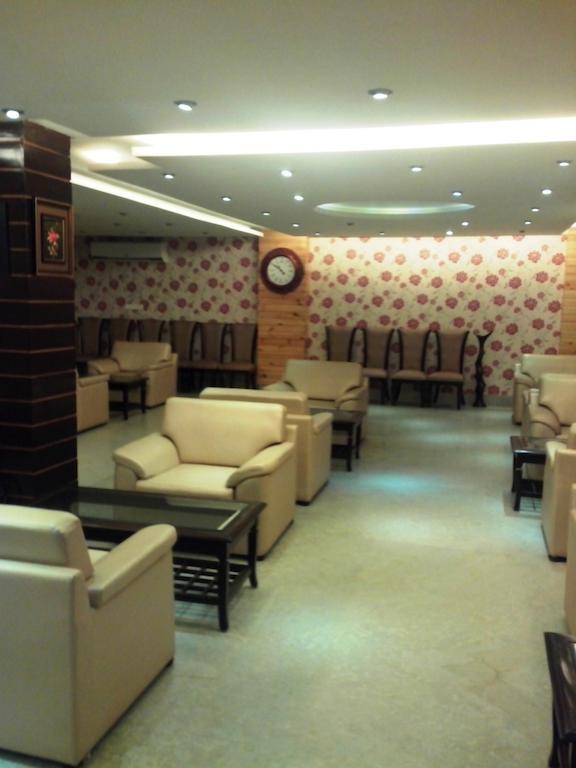 Готель Le Grand Regency Велика Нойда Екстер'єр фото