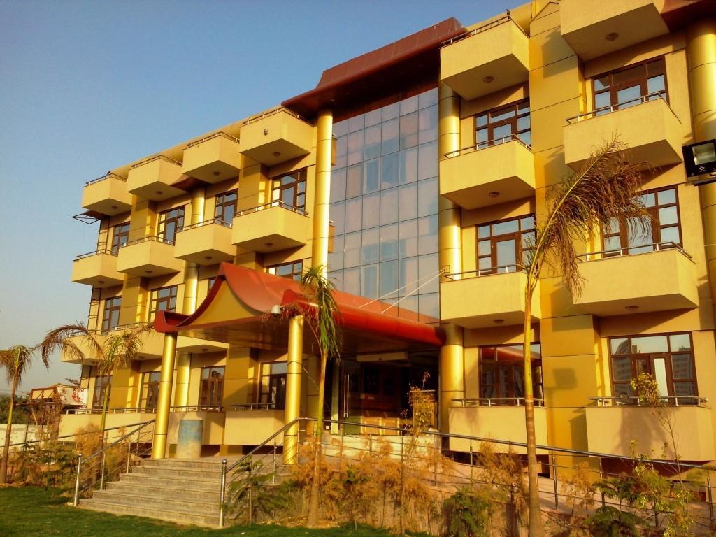Готель Le Grand Regency Велика Нойда Екстер'єр фото