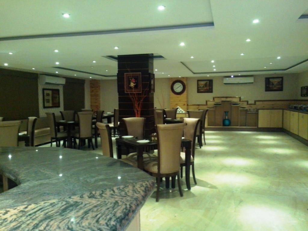 Готель Le Grand Regency Велика Нойда Екстер'єр фото